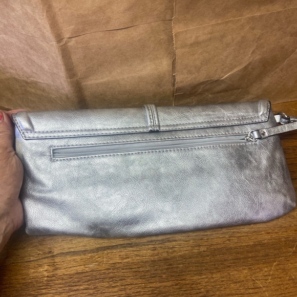 Vintage vera wang folded metallic lined silver clutch handbag purse with tassel - Picture 2 of 4